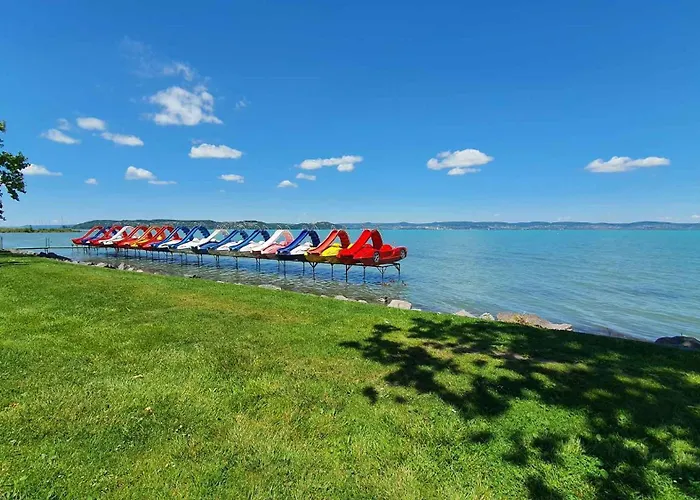 Lakefront In Zamardi-balaton 55198 דירה